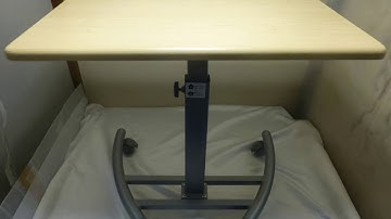 入院・介護ベットの隣に最適なアイリスオーヤマ　テーブル